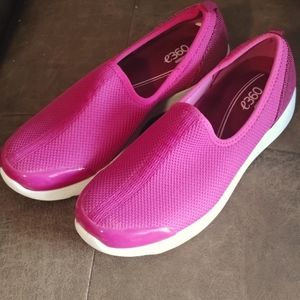 Size 9 Pink Easy Spirit shoes